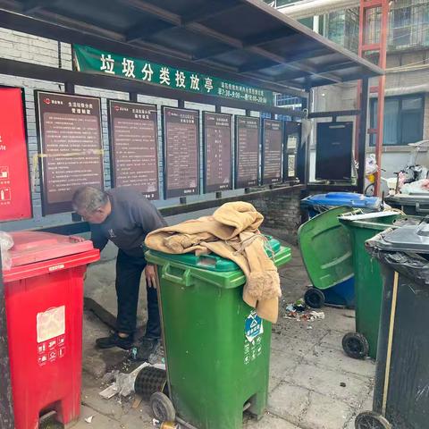朱南社区开展垃圾桶专项整治行动 助力垃圾分类环境提升