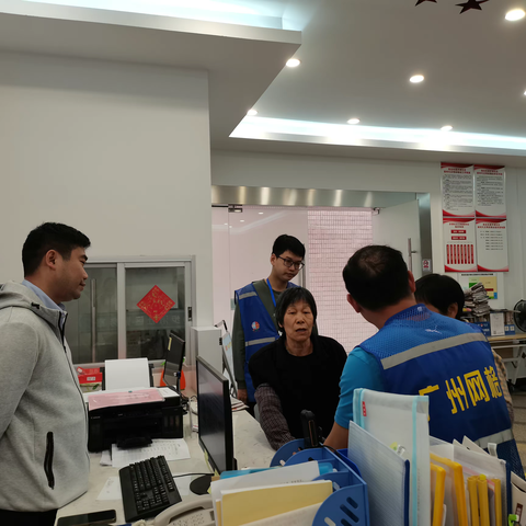 海龙街：海龙街道步漖社区对来访居民进行垃圾分类宣传