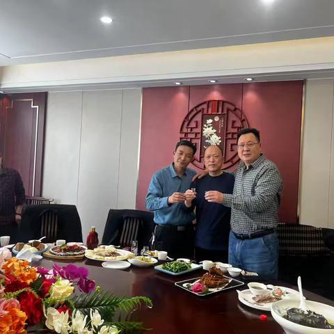 留下美好瞬间！老伙计们青春万岁！