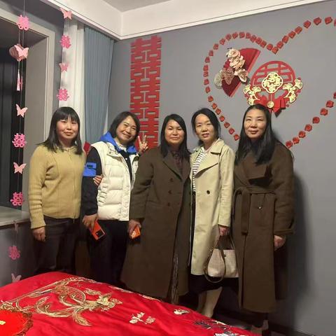 那日2025年农历2月22,花团锦簇，幸福美满，开心快乐!