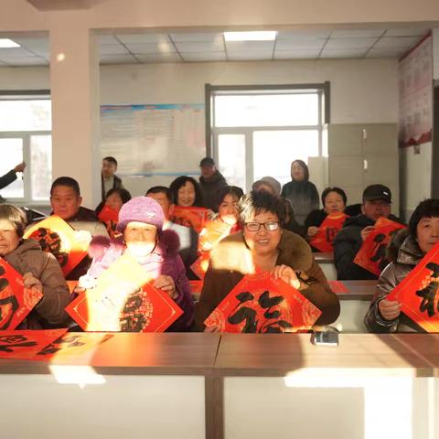 肇源县文化馆“迎新春送春联”和“送戏下乡”活动走进大兴乡联结村