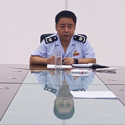 宝塔区税务局党委委员、纪检组长梁志杰一行到凤凰税务分局开展警示教育