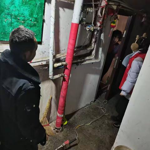 兴顺街道宏伟社区暖冬四问——冬日里的温暖行动，倾力解决老人供暖与用电难题