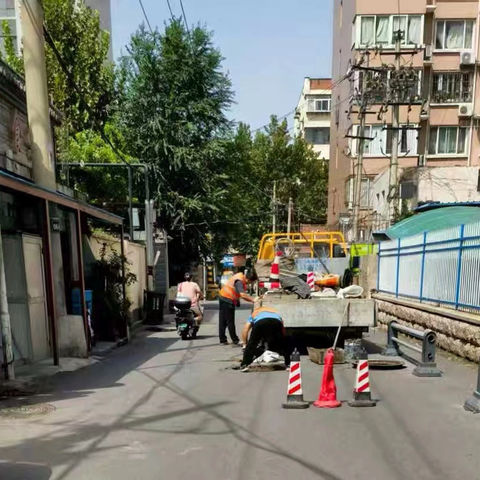 百花南路井盖塌陷存隐患 社区快速协调除风险 ‍ ‍ ‍