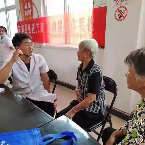 健康义诊进社区，便民服务暖人心