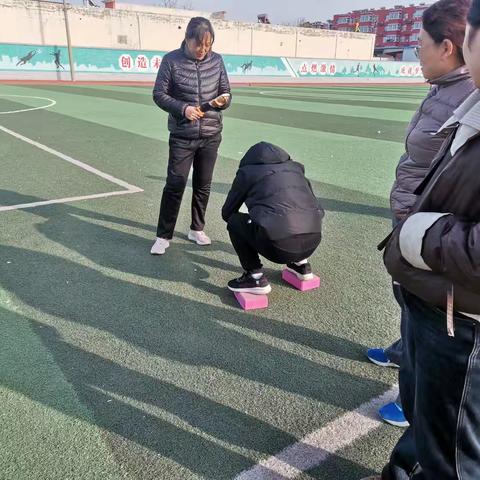 芳华跃动展风采 巾帼飞扬绘未来 ——邢台市第二十六中学初中部举办迎三八趣味运动会