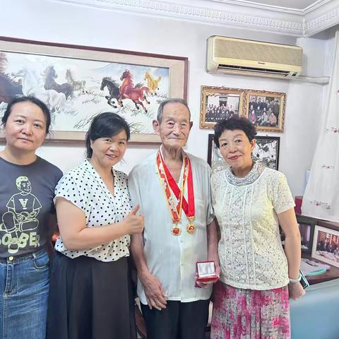 中秋慰问送关怀 情暖退役军人心——民航社区开展走访退役军人慰问活动