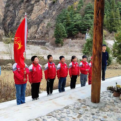 缅怀革命先烈，传承红色基因—桥头镇吴家小学开展清明节前夕扫墓活动