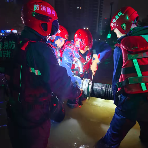暴雨突袭！示范区消防救援大队闻讯即动 争分夺秒排涝抢险