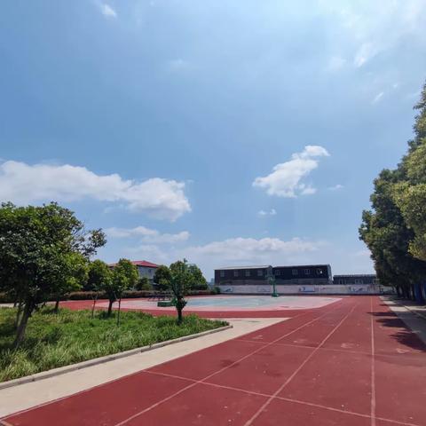 《阳光少年，“趣”享运动》    洪堂小学冬季趣味运动会
