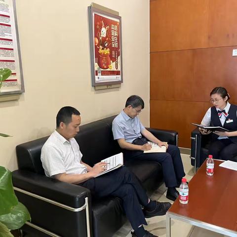 德阳分行沈溯副行长一行赴黄河新区支行开展调研