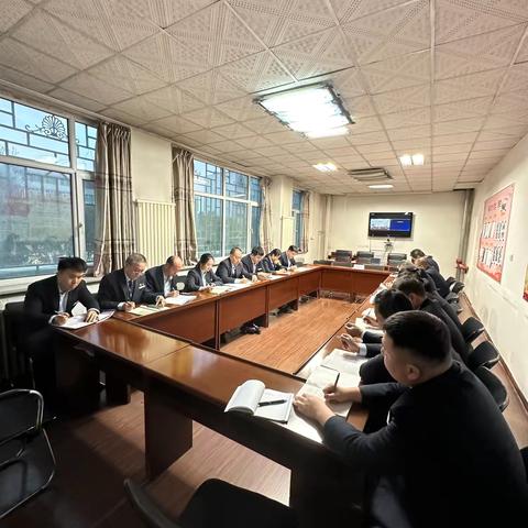 “党旗飘扬映初心，挺膺担当践使命”——个人金融部党支部、乌苏市支行党总支联合开展10月主题党日活动