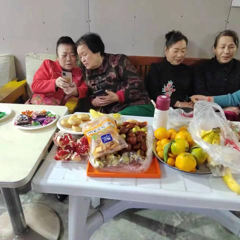 “爱在金秋 情暖重阳”                    ——西部电影集团社区“重阳节”秦腔演出活动