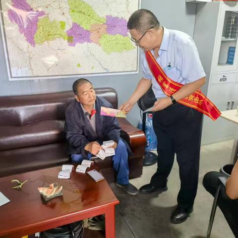 “学习英雄精神，凝聚奋进力量”，建行平凉西街支行“张富清金融服务队”开展消保宣传活动