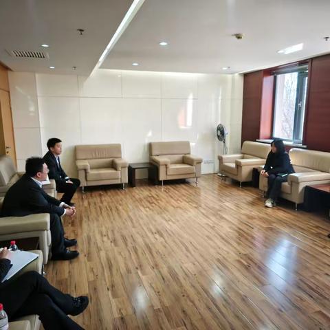 丰台支行积极开展“回馈社会致敬基层工作者”系列活动，进一步夯实基层政府合作关系