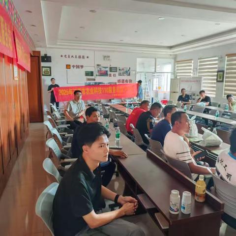 农业科技110:三亚市热科院赴天涯区梅村组织开展豇豆种植技术培训