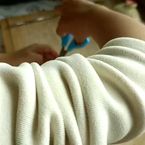 清明时节，捏面燕，一缠、一压、一捏、一念、一想、一思，孩子体验清明节传统习俗