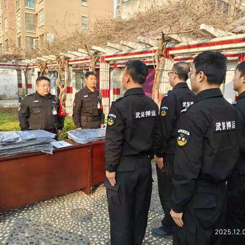 心系一线 筑牢保障——确山押运大队举行冬装发放仪式并部署冬季执勤工作