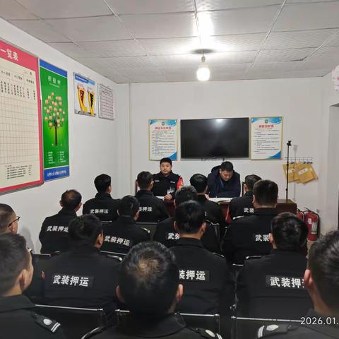 以雪为令守初心 确山大队全力护航冰雪天押运安全