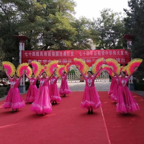 乌海市老年学会举办“庆国庆、迎重阳”专场文艺演出精彩纷呈