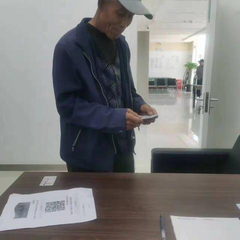 大市场支行开展第三代社保卡更换工作
