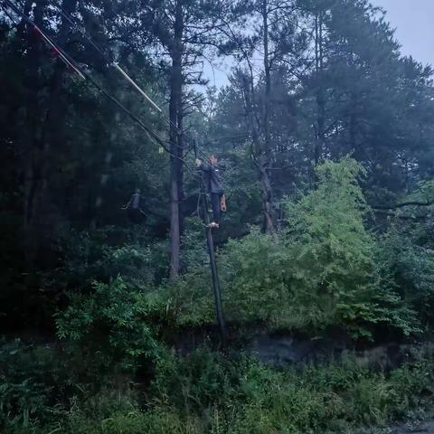 风雨中 延安移动全力做好通信保障！