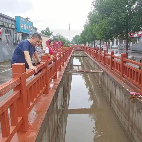 【电厂路街道】雨中守护显担当 筑牢防汛“安全墙”