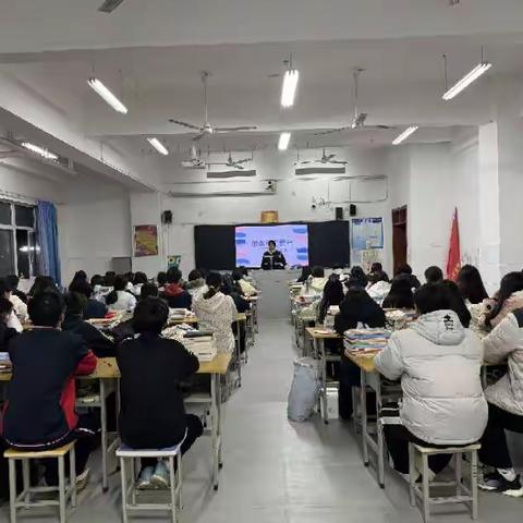 25护理一班开展敬老尊老爱老主题班会