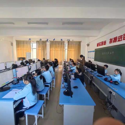 探索数学规律  体验数学魅力——琼中县首届小学生数学文化节活动决赛纪实