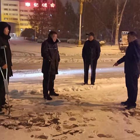 范县城市管理服务中心以雪为令 清冰除雪保畅通