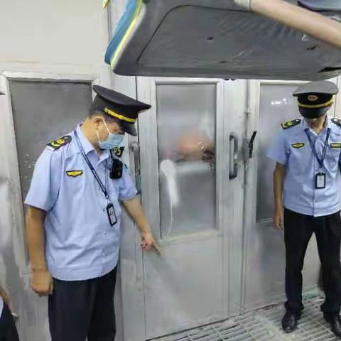 生态环境临潼分局联合区交运局、科工商务局开展汽修行业夜间大气污染防治联合执法检查