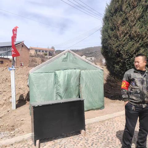 春季风干物燥，护林防火进入特险期，当前护林防火是首要任务，在做好护林防火工作的同时其它工作也得跟上，环境卫生。给重残人员发放轮椅，挨家挨户发护林防火责任书，抢修水管，接路灯线，为老年人验证。