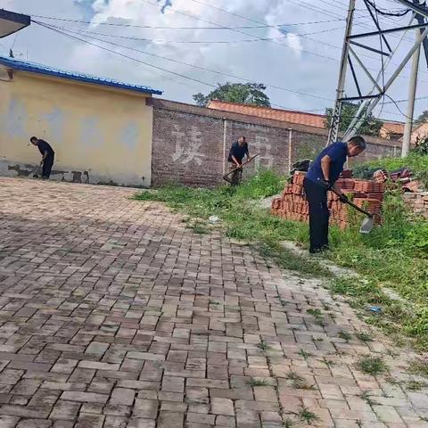 大峪村第二网格员赵艳飞