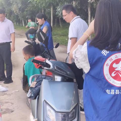 屯昌县坡心镇开展十月“六水共治”宣传活动