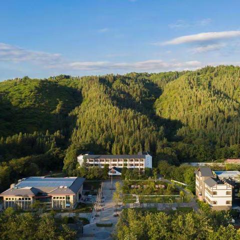 五一节来西昌，蓝天白云间，平复您旅途的心。（副本）