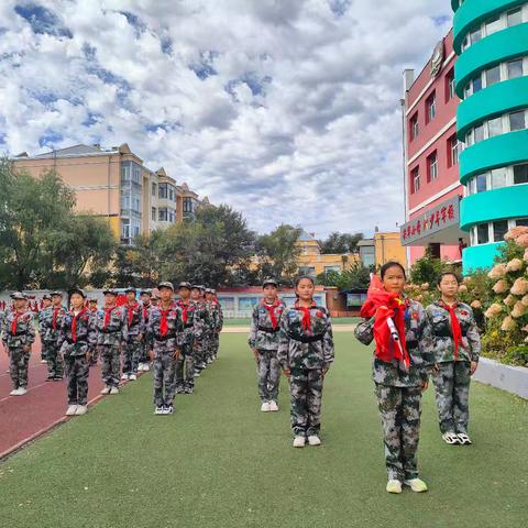 扎兰屯市兴华小学隆重举行“勿忘国耻 振兴中华”——国防教育日暨纪念九一八系列活动。