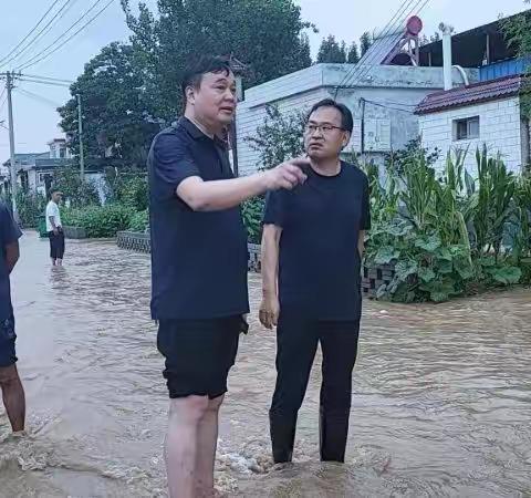 副市长闫仁强率程村煤矿人员到占城镇支援抗洪救灾工作