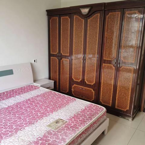 租万华园套二单卫，家具家电齐全，采光好、11000每年，联系电话:15892749284