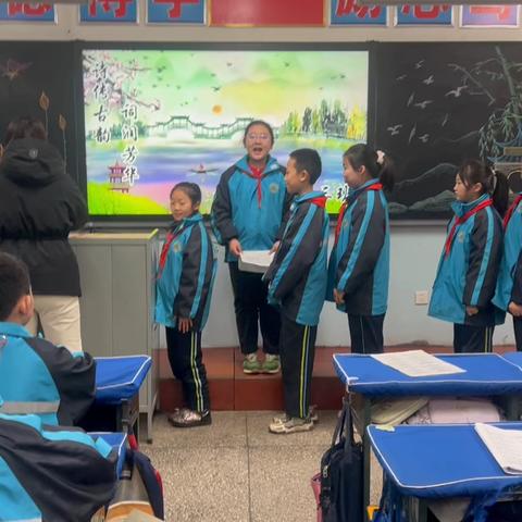 “语”诗同行，“竞”展风采 ——古交市第十二小学校迎新年古诗词诵读比赛