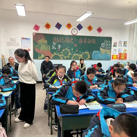 集思广益 凝心聚力——古交市第十二小学毕业班研讨活动