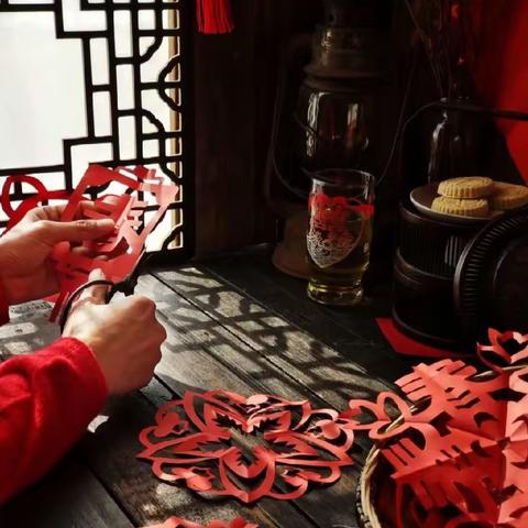 剪窗花  ，迎新年