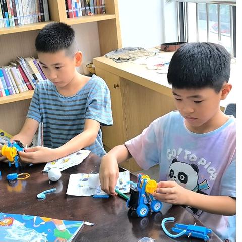 【红心暖民心】小寨路街道丁白路社区暑期能量营公益托管班第二期第十九课——制作蠕虫机器人