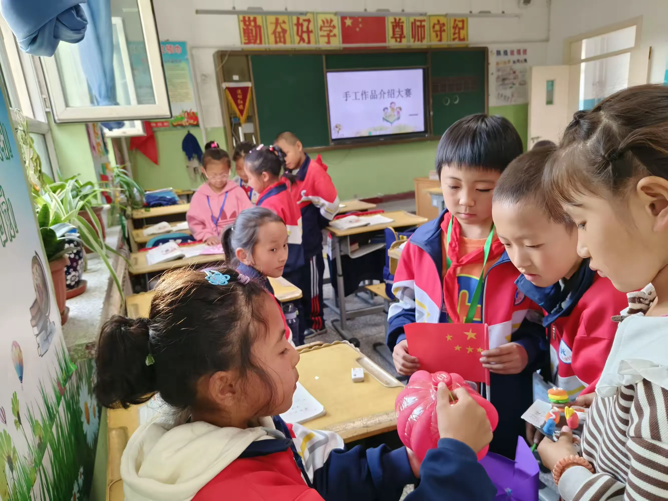 简篇-【三三教育集团】“多彩语文,巧手妙语”——军户农场学校二年级语文特色实践活动