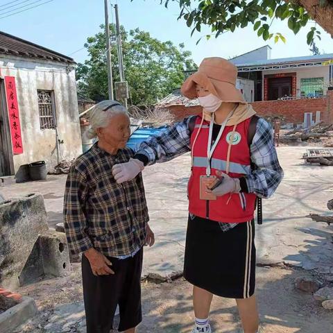 敲门入户送问候、贴心服务解民忧