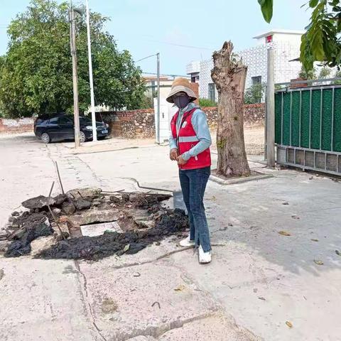 三家镇网格员协助处理道路安全隐患