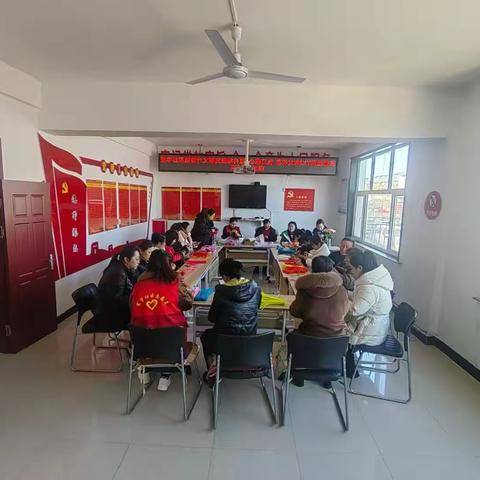 城关街道寰宇社区新时代文明实践站开展“心动三月 花伴女神DIY扭扭棒花束”主题活动