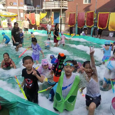 铭博幼儿园 炎炎夏日  有你超甜 泡泡趴嗨翻天 朵朵一班分享留念