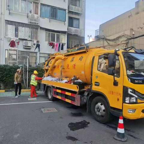 解民忧践初心——疏通社区下水管道