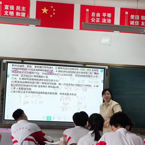 跟随光，遇见光，靠近光，追逐光，成为光，散发光……做追光的人，愿我们都能成为自己的光