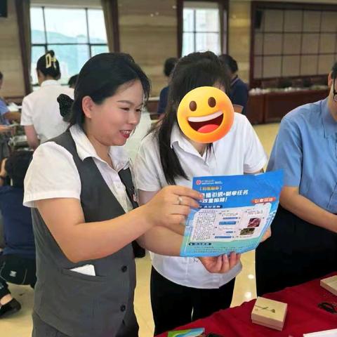 “端午传情守钱袋”温州龙湾支行多形式开展金融防非反诈宣传